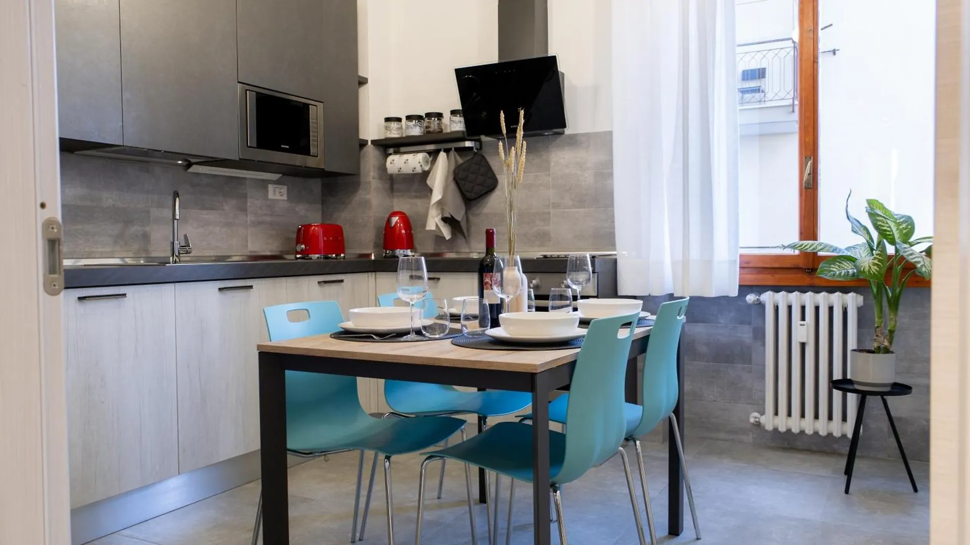 Florence Minimal Nest