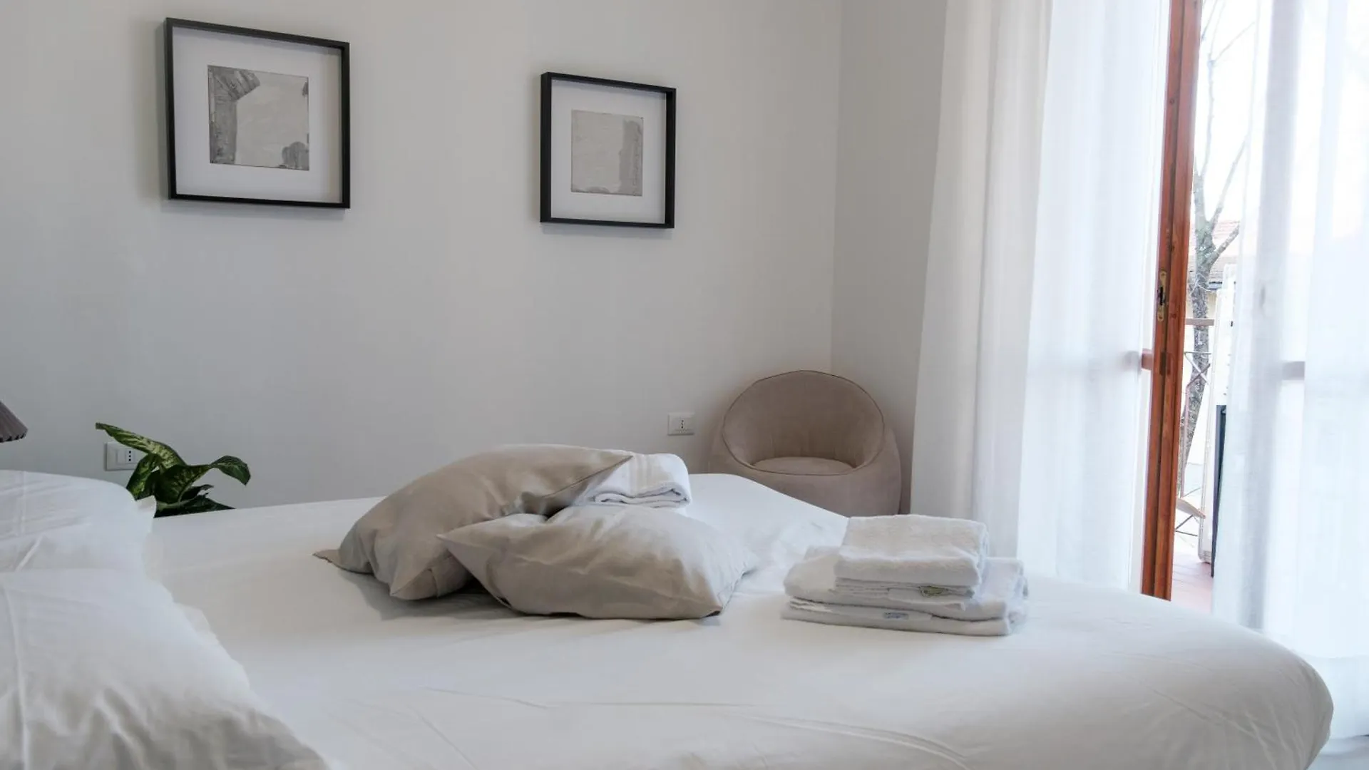 Florence Minimal Nest Apartment